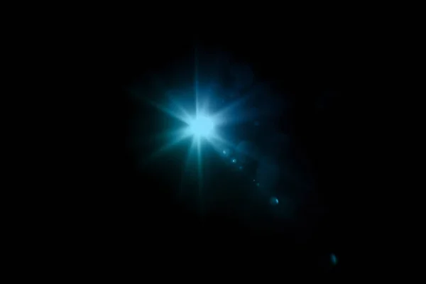 Lens flare, güneş patlaması, siyah arka plan üzerine flare.