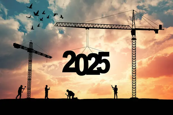 Siluet personeli 2025 yılını karşılamak için çalışıyor. Büyük inşaat alanı, birçok inşaat vinci vektör numaralarını 2025 olarak belirledi. İnşaat ekibi 2025 yılının rakamlarını belirledi