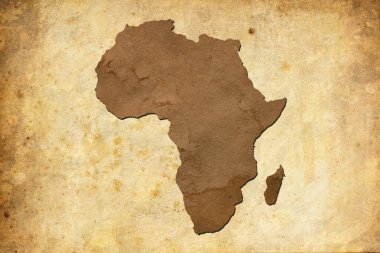 Afrika kıtasının haritasında yıpranmış kahverengi deri parşömen üzerinde su lekesi izi var. Afrika kıtasının klasik tarihi haritası.