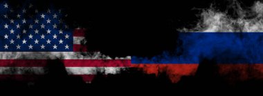 Amerika Birleşik Devletleri, Rusya 'ya karşı ABD, Rus arka planı soyut konsept barış bayrakları tüttürüyor. Savaş konsepti. Rusya ve Amerika Birleşik Devletleri arasındaki büyük çatışma.