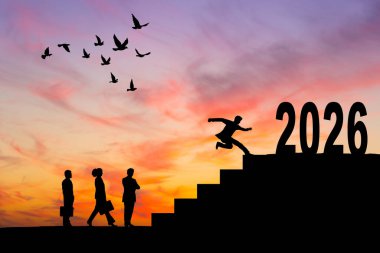 2026 'ya çıkan insanlar. 2026 yılbaşı konsepti. Yeni yıl kartı 2026. Yeni yılda yeni bir işe başla.