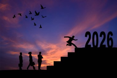 2026 'ya çıkan insanlar. 2026 yılbaşı konsepti. Yeni yıl kartı 2026. Yeni yılda yeni bir işe başla.