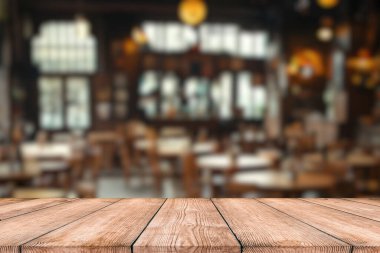 Kafe, kafe, bar, arkaplan üzerindeki ahşap masa ürünlerinizi görüntülemek veya montajlamak için kullanılabilir