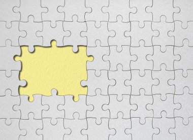 Üst görünüm düz beyaz yapboz oyun dokusu eksik veya sarı, mavi ve turuncu arkaplan üzerinde eksik parça.