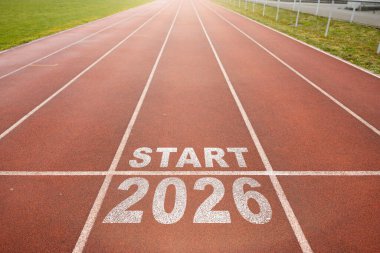 Yeni yılın başlangıcı. Koşu yolunda 2025, 2026, 2027 yılındaki değişiklikler. Yeni yılda başlayan yeni fikirlerin kavramı, KPI 'nin hayatta başarı hedeflerini belirlemenin yanı sıra planlama.