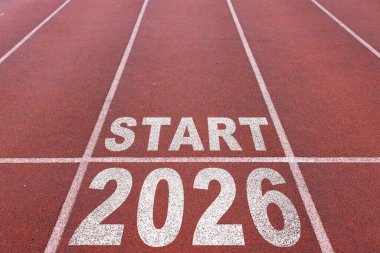 Yeni yılın başlangıcı. Koşu yolunda 2025, 2026, 2027 yılındaki değişiklikler. Yeni yılda başlayan yeni fikirlerin kavramı, KPI 'nin hayatta başarı hedeflerini belirlemenin yanı sıra planlama.