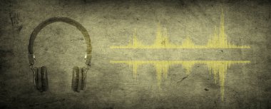 Beton duvar arka planında ses dalgası olan bir stüdyo mikrofonu. Kopya alanı olan Podcast ya da yayın afişi.