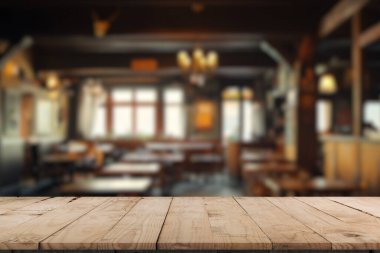 Geçmişi bulanık olan boş ahşap masa ya da kafeterya restoranı.