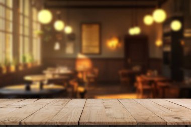 Boş ahşap masa üstü, arka planda ışıklar bokeh..