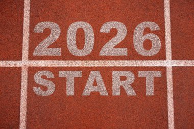 Yeni yıl 2026 'da atletizm pistinin ortasında yazılmış. Planlama kavramı