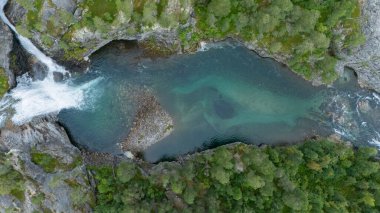 Bir Dağ Nehri Glomaga, Marmorslottet 'in Yüzeyinde Hava Dikey Görünümü.