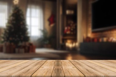 Noel ağacının önündeki boş masa dekorasyon arka planında. Ürün görüntüleme kurgusu için