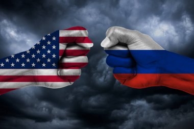 Rusya, Amerika Birleşik Devletleri Savaşı 'na Karşı ve Çatışmalar Boyalı Bayraklarla Arkaplanı Kavradı. Amerika ve Rusya gerilim zemininde. Ticaret savaşı..