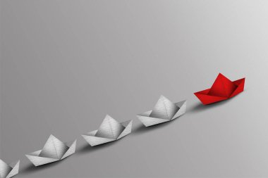 Pusula üzerindeki kırmızı kağıt tekne, küçük beyaz teknelerden oluşan bir filoya önderlik ediyor. İş Liderliği Konsepti. Ana akım ve Yönü Değiştirme 'den ayrılıyorum. Girişimci. İş Fırsatı