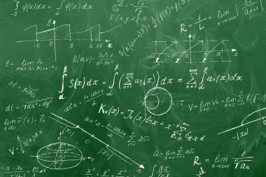 Matematik tahtasına tebeşir karalaması. Tahta, formüller, şekiller, geometri. Eğitim kavramı. İllüstrasyonlar okul, cebir ve doğa bilimleri konusuna geri dönmek için kullanılabilir.