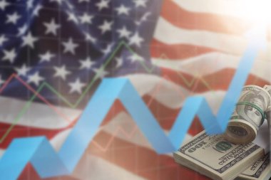 ABD 'de kriz, yükselen enflasyon, doların değer kaybı ve ekonomi. Amerikan bayrağıyla borsa ticaret grafiği zarar gördü. ABD ekonomisindeki durgunluk etkisi