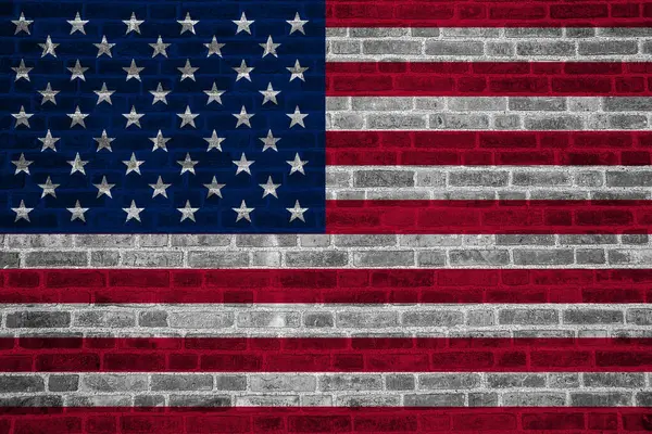 Amerikan bayrağı tuğlalı bir arka planda. Amerika Birleşik Devletleri 4 Temmuz Bağımsızlık Günü.
