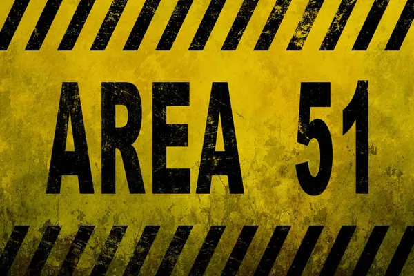 51. Bölge civarındaki bir güvenlik zincirinde ışık altında asma kilit var. Çok Gizli Konsept.