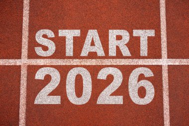 Yeni yıl 2026 'da atletizm pistinin ortasında yazılmış. Planlama kavramı