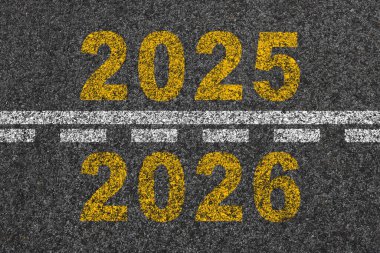 Yıl değişimi. 2026 sezonunun gelişi. 2026 numara asfaltta. Yeni yıl yaklaşıyor. Gelecekteki duyuru için iş geçmişi. Yıl 2025, 2026. İki bin yirmi altı.. 