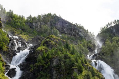 Norveç, Vestland. Latefossen şelaleli manzara.