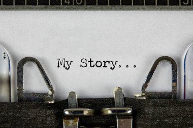 Hikayem, hikaye anlatımım ve bir zamanlar eski bir daktiloda kelimeler yazmıştım. Kapat..