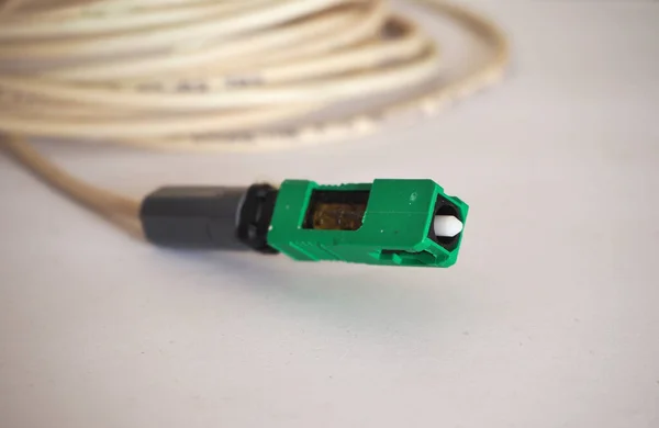 Beyaz Arkaplanda Fiber Optik Internet Kablosu — Stok fotoğraf