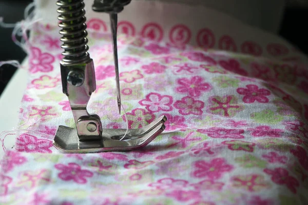 Sewing Machine Floral Pattern Fabric — Stock Photo, Image
