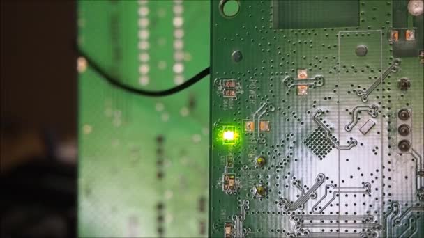 Indicatore Led Verde Lampeggiante Scheda Elettronica Concetto Dispositivo Online Trasmissione — Video Stock