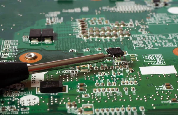 Elementos Semicondutores Montagem Superficial Microchip Placa Circuito Eletrônico Com Componentes — Fotografia de Stock