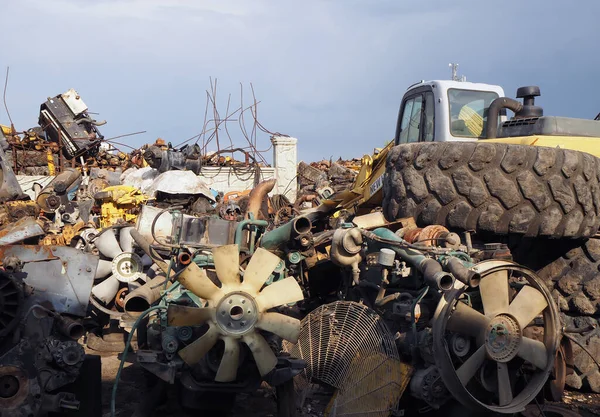 垃圾场的废弃机械 建筑设备 — 图库照片