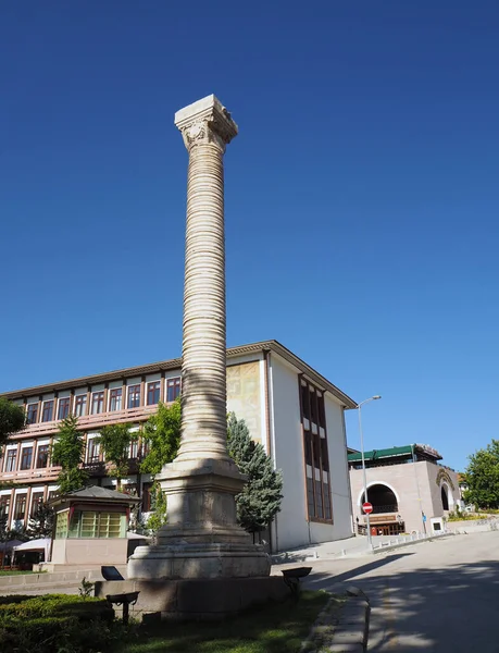 历史上的方尖碑位于乌鲁斯区 朱利安努斯或著名的Belkis Minaresi的专栏 安卡拉 Turkiye 2023年8月 — 图库照片