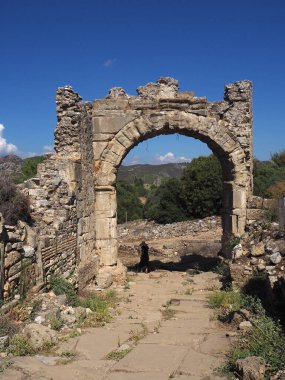 Antalya 'daki Aspendos Antik Şehri. Roma kapılarının yıkıntıları.