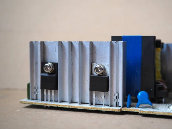 Диод Транзистор Подключены Металлу Радиатора Окаменевшие Диете — стоковое фото
