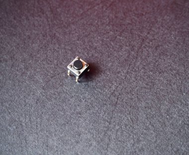 Dokunma düğmesi. Siyah bir tuşa basılı