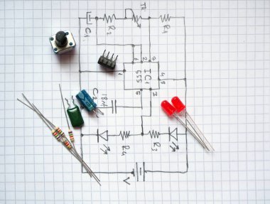 Elektronik bileşenler el çizimi devre diyagramında. Seçili odak.