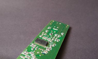 Yarı iletken çipli elektronik modül. Yüzey montaj teknolojisi Entegre Devre (IC).