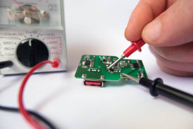 Elektronik devre kartının tamiri. Bir bilgisayar modülünde sorun var.