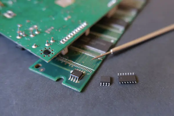 Yarı iletken teknoloji ve malzemeler. Entegre devrelere odaklanmış.