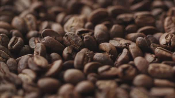Hromada Pražených Kávových Zrn Připravených Přípravě Kávy — Stock video