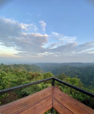 Dağın tepesinden manzara