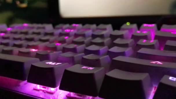 Weiße Led Rosa Gaming Tastatur — Stockvideo