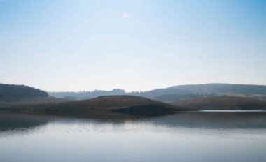 Göllü güzel bir manzara.