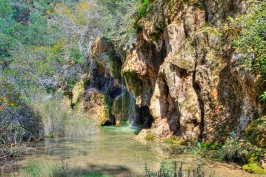 Cuervo Nehri 'nin doğuşu, alçak su akışının olduğu bir dönemde..