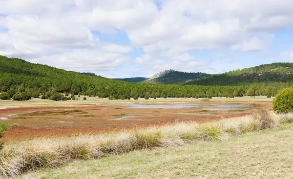 Bezas Gölü, Los Pinares de Rodeno 'nun güzel çevresinde yer alır. Teruel, İspanya