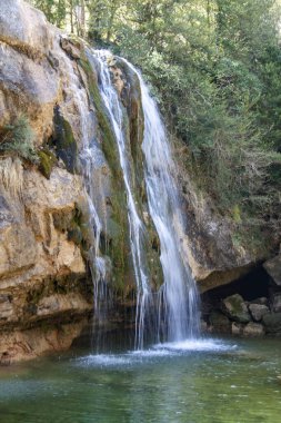 Campdevanol, Katalonya, İspanya 'daki 7 boğazın yürüyüş rotasında şelale ve doğal havuz.