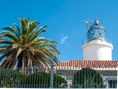 San Sebastin deniz feneri açık gökyüzü, Katalonya, İspanya,