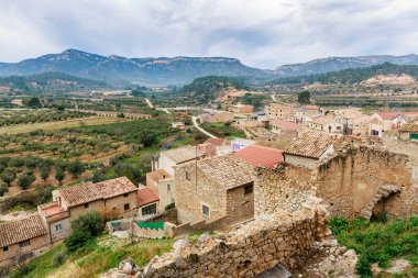 Ebro Muharebesi 'nin anıları olan Pinell de Brai İspanya İç Savaşı sırasında yıkılmış bazı evlerle birlikte savaştı.