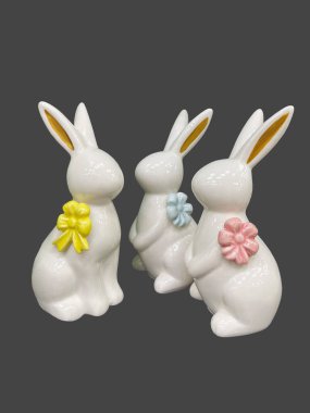  Bir grup seramik beyaz tavşan. Yüksek kalite fotoğraf