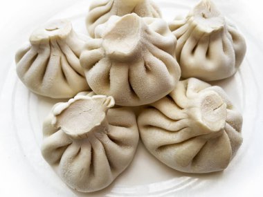  Beyaz bir tabakta donmuş khinkali. Yüksek kalite fotoğraf